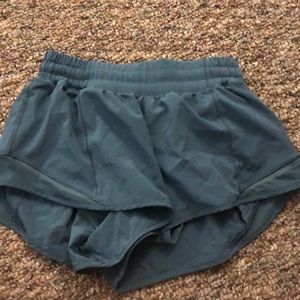 Blue lululemon hotty Hot short 2.5 inch